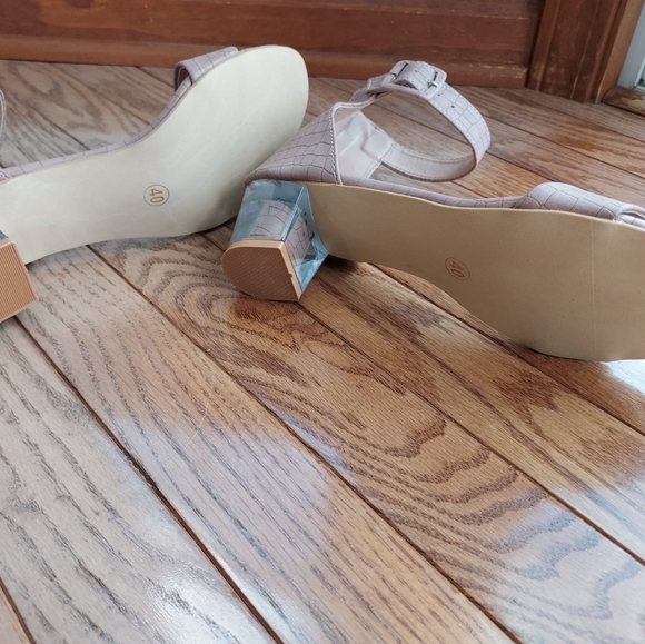 *SOLD* Dusty pink heels - Picture 4 of 4